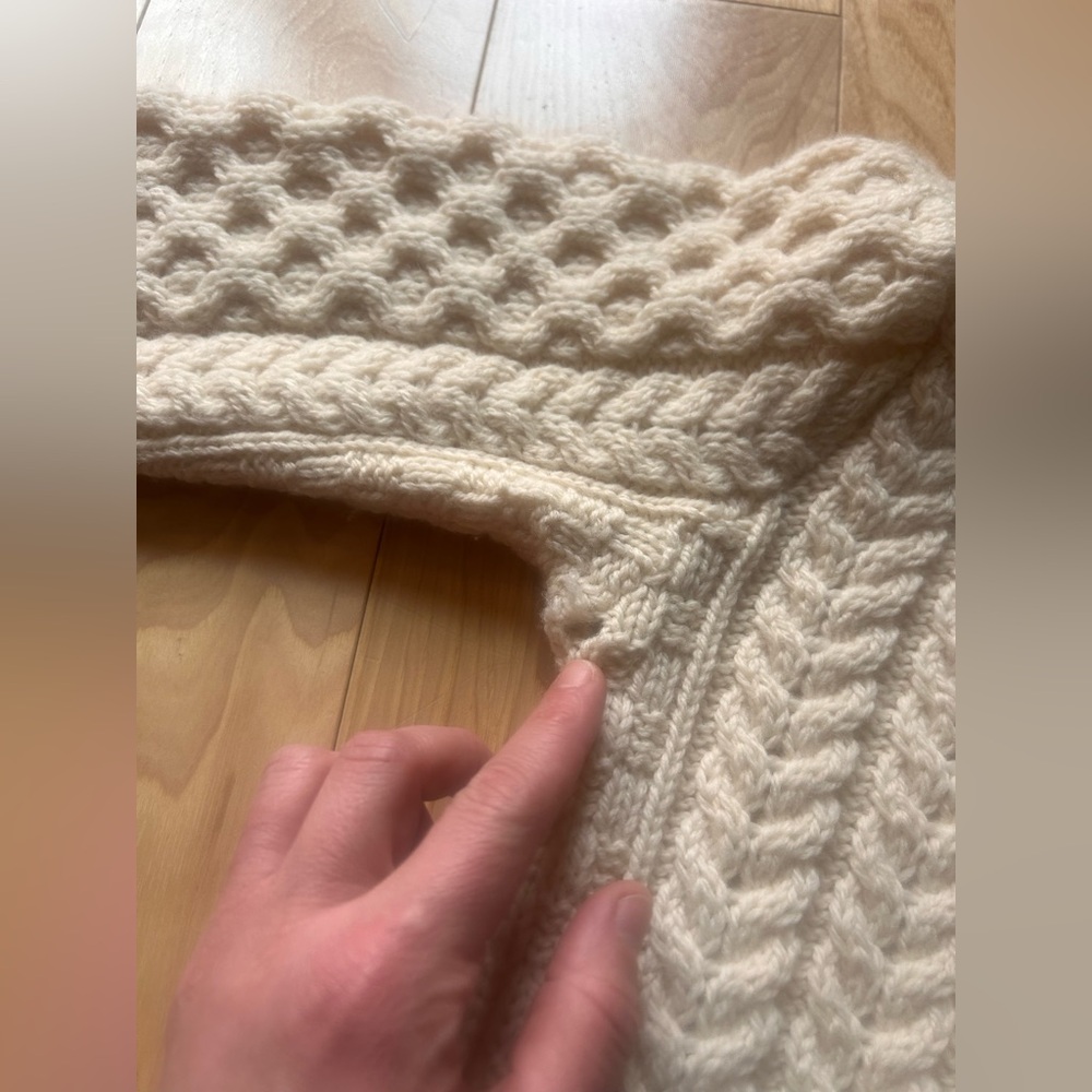Merino wool Irish Cable-Knit Turtleneck Sweater - Picture 6 of 6